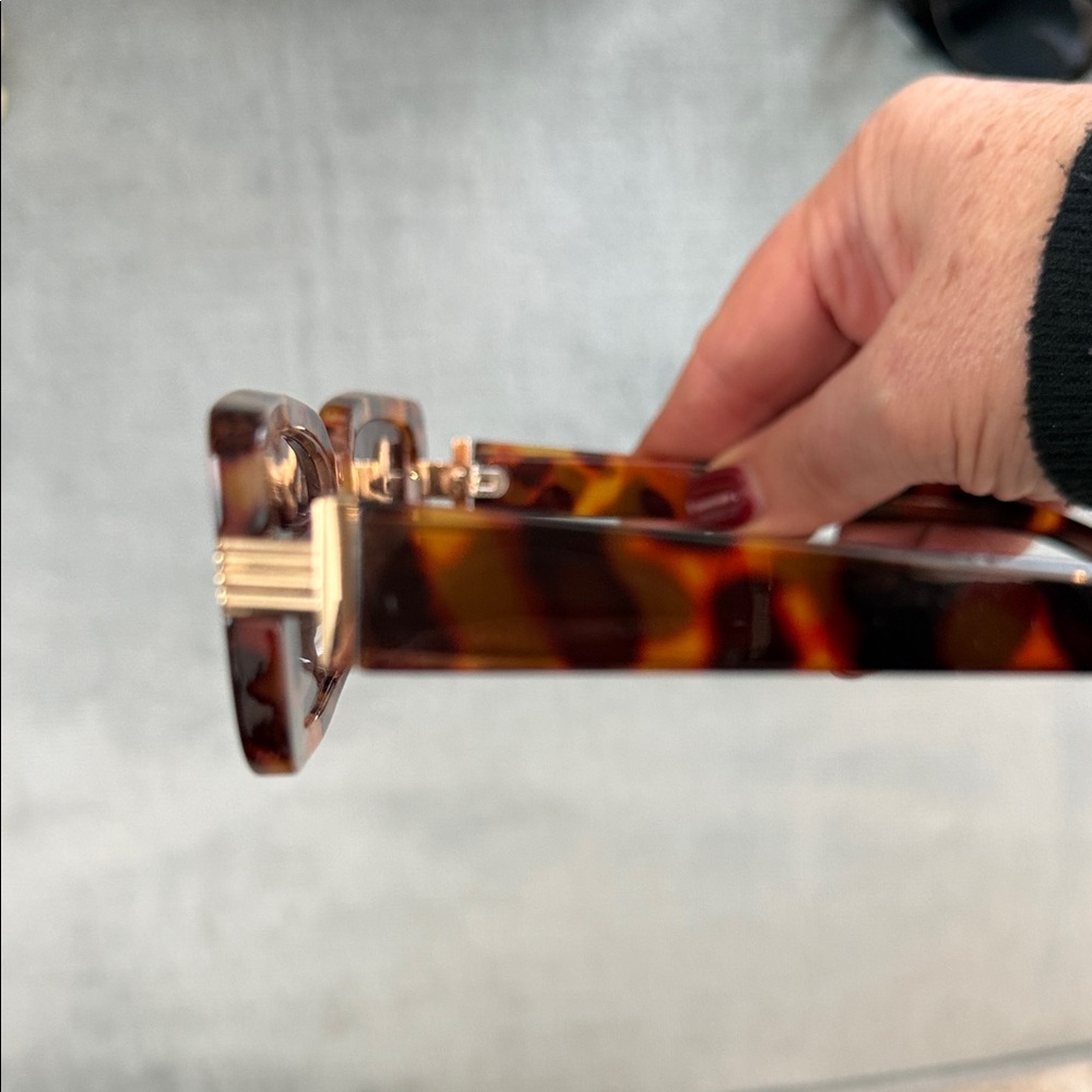 Commense Tortoiseshell Sunglasses - Picture 3 of 8